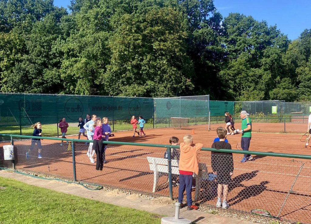 Tennisspaß zum Ferienende – Tenniscamp beim TC Boye